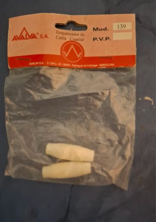 Cable coaxial para antena y enchufe.