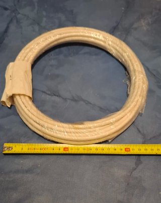 Cable coaxial para antena y enchufe.