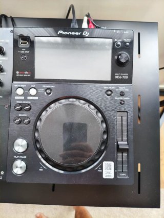 2 Pioneer XDJ-700 y 1 DJM-250MK2