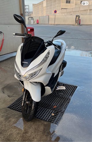 Moto honda pcx 125 año 2020 con 43000 km .