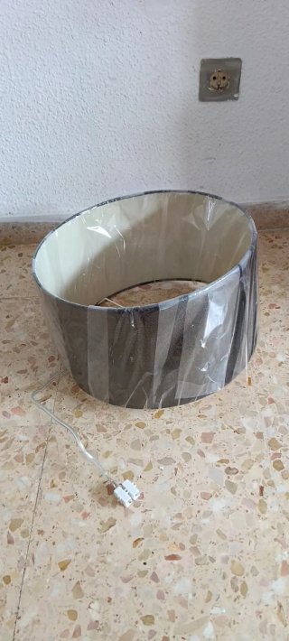 Pantalla de lámpara gris y beige