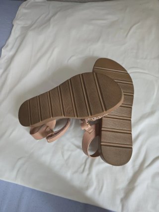 Sandalias de niña en perfecto estado,  talla 35