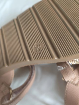 Sandalias de niña en perfecto estado,  talla 35