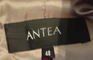 Magnífico Abrigo Beige de Antea