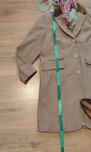 Magnífico Abrigo Beige de Antea