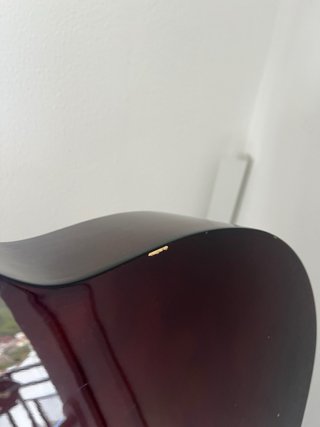 Guitarra acústica con funda