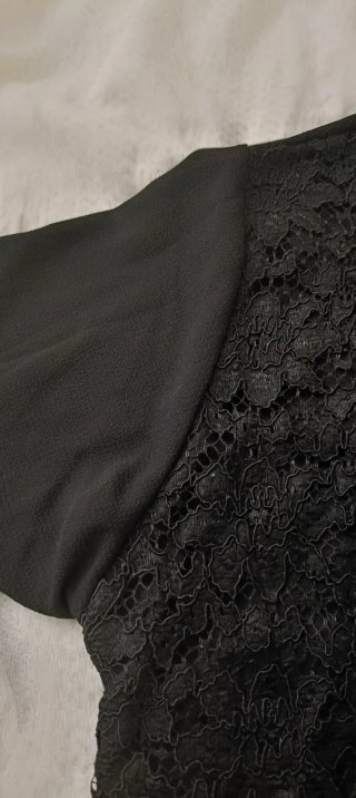 Blusa nera fatta a mano su misura