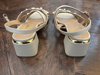 Sandalias tachas piel súper cómodas