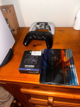 PlayStation 5. 500GB +2 Mandos +COD Black Ops 7