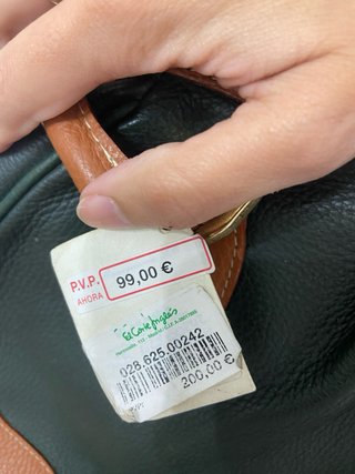 Bolso de piel sin estrenar con etiqueta. Nuevo.