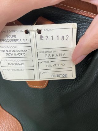 Bolso de piel sin estrenar con etiqueta. Nuevo.
