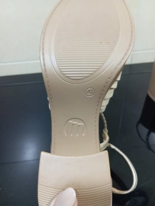 Sandalias de verano, color beis marca Mustang