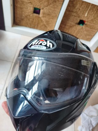 Casco de moto negro