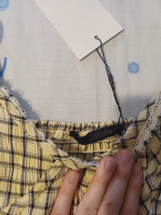 Top cuadros amarillo Zara