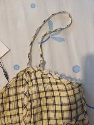 Top cuadros amarillo Zara