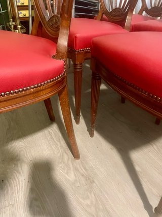 Seis sillas estilo inglés madera y simil cuero.
