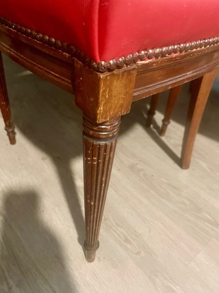 Seis sillas estilo inglés madera y simil cuero.