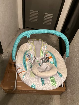Hamaca para bebés con vibración y música