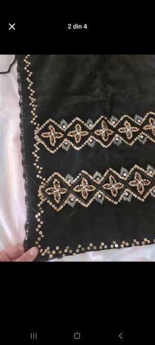 Costume tradizionale rumeno bianco e nero