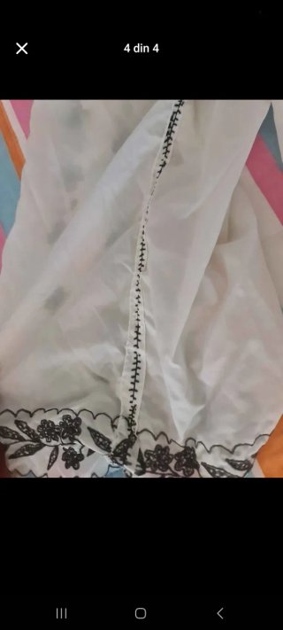 Costume tradizionale rumeno bianco e nero