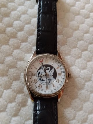 Orologio da polso con quadrante bianco e nero