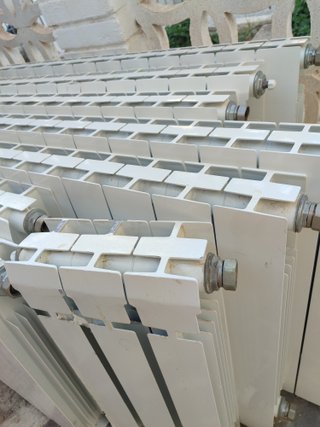 Radiadores de aluminio blanco.