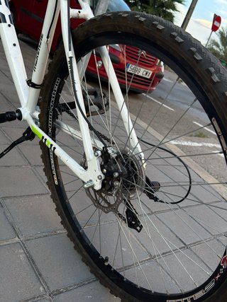 Bicicleta McKenzie Hill 700 MT11 R-28
