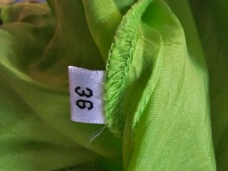 Vestito in pura seta compresa la fodera.