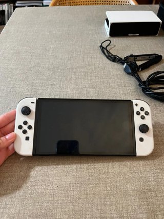 Nintendo Switch OLED + Zelda 'Breath of the Wild'