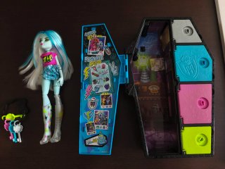 Monster High Frankie Stein ataúd