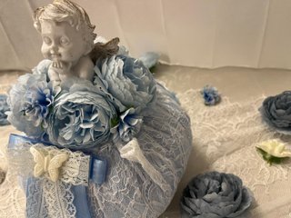 Pouf azzurro artigianale con angioletto