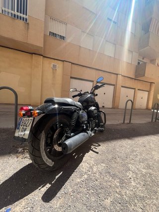 Hyosung Aquila Negra - Cómoda y con Carácter