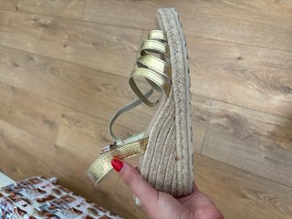 Sandalias doradas de Ulanka, talla 40