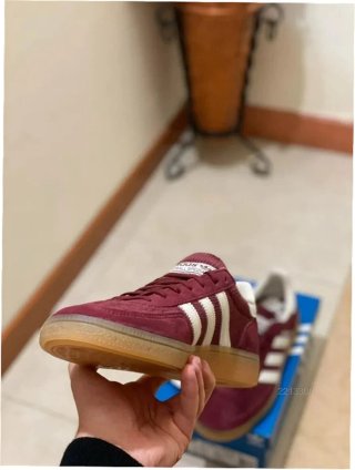 1. Sneakers Adidas Spezial burdeos talla 37