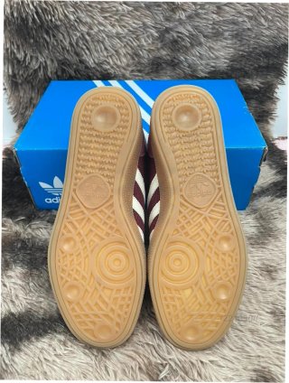 1. Zapatillas Adidas Spezial burdeos talla 38
