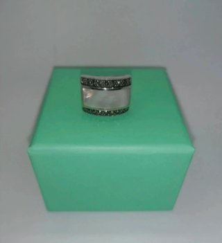 Anillo plata 9.25 marquesitas y nácar natural.