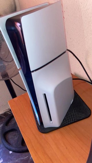 Consola PS5 Slim 1TB con diseño Joker