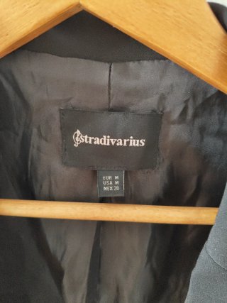 Chaqueta americana negra Stradivarius talla M
