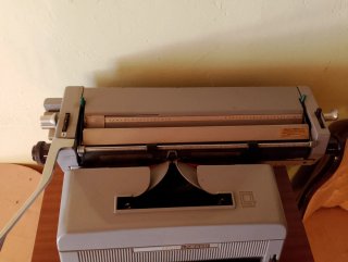 Maquina de escribir olivetti línea 88.
