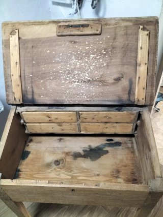 Pupitre antiguo de madera