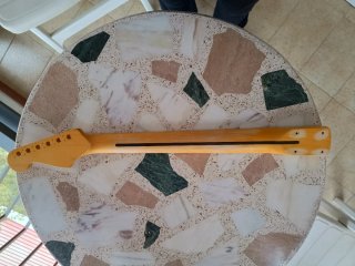 Mastil tipo Stratocaster