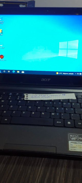 Lote varios portátiles grandes y pequeños.