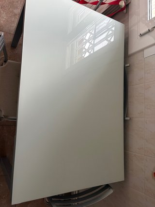 Mesa extensible de cristal y acero inoxidable