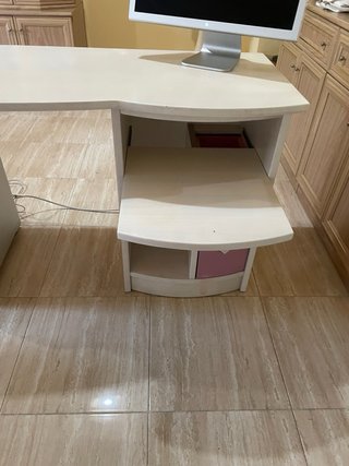 Tavolo da scrivania in legno massello per camera