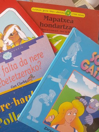Lote de 6 cuentos en euskera
