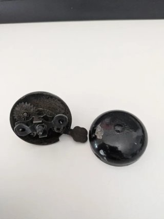 campanello nero in metallo