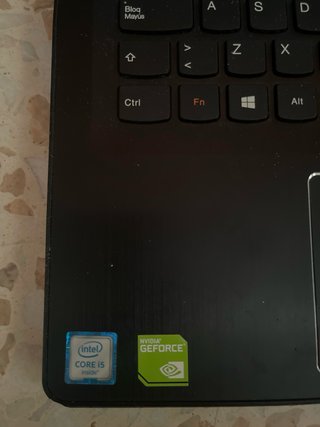 Ordenador Lenovo Yoga 500 con cortocircuito