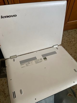 Ordenador Lenovo Yoga 500 con cortocircuito