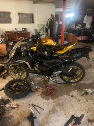 Yamaha TZR 50 Negra y Dorada despiece