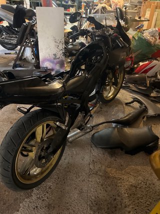 Yamaha TZR 50 Negra y Dorada despiece